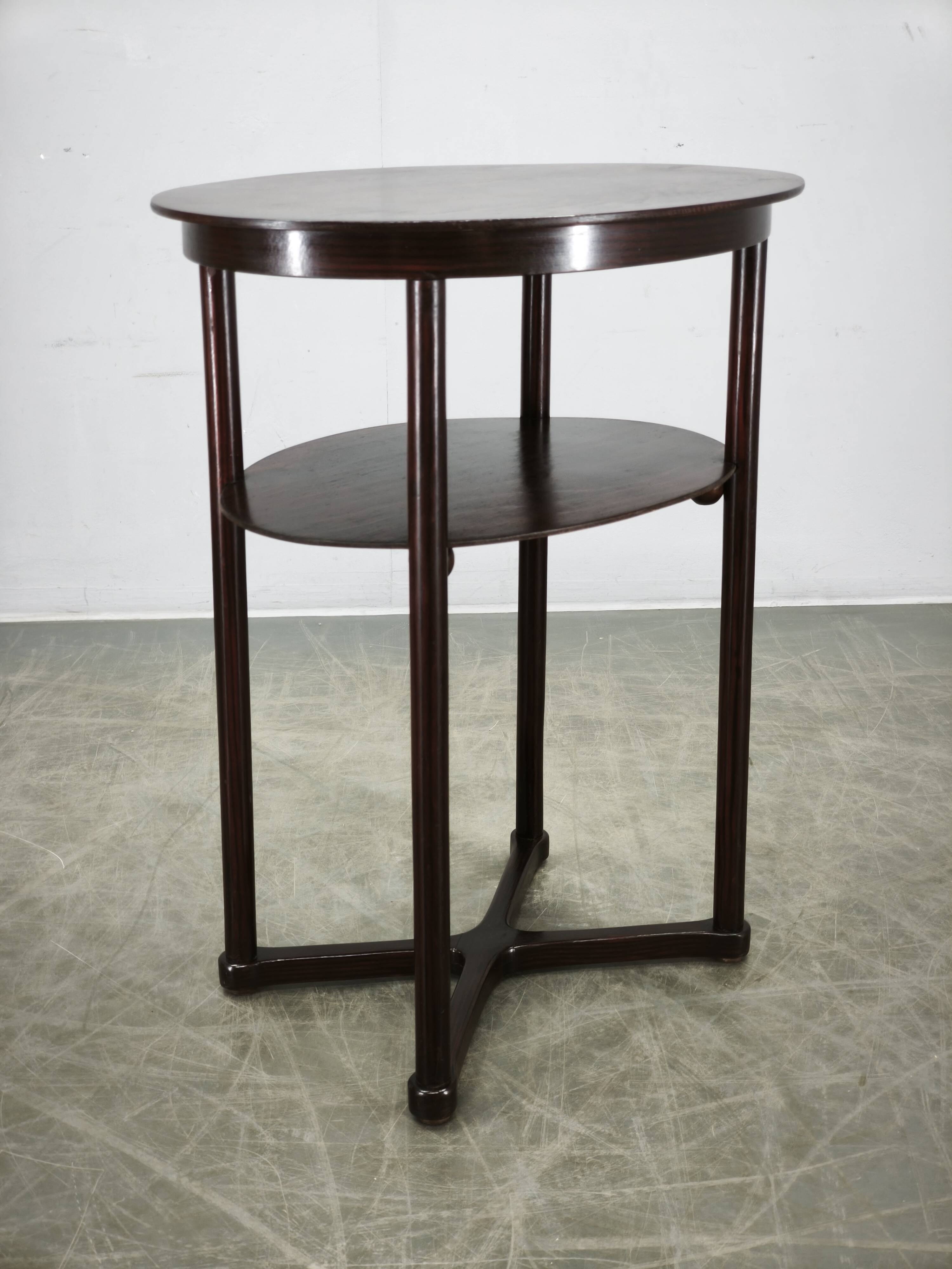 Table ovale de Josef Hoffmann pour Jacob & Josef Kohn, Vienne, vers 1900