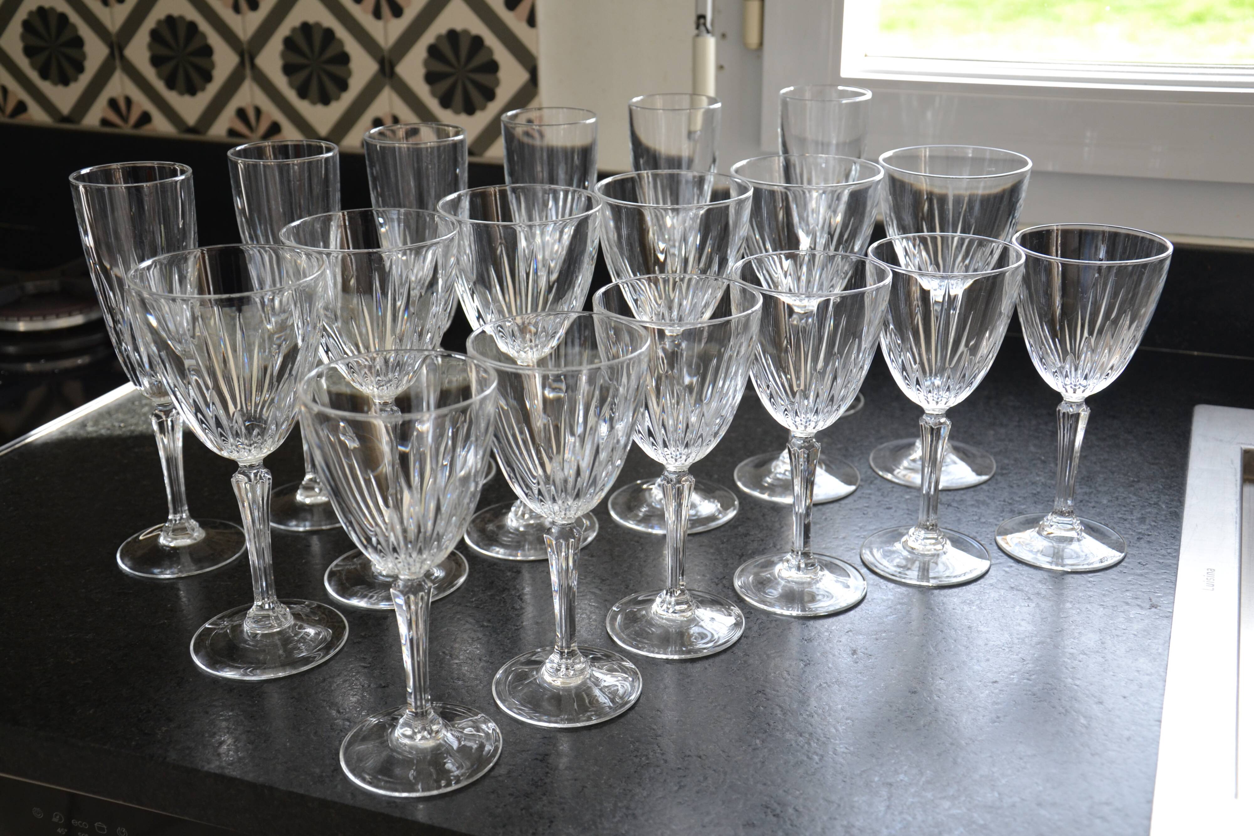 18 stemmed glasses in Arques crystal