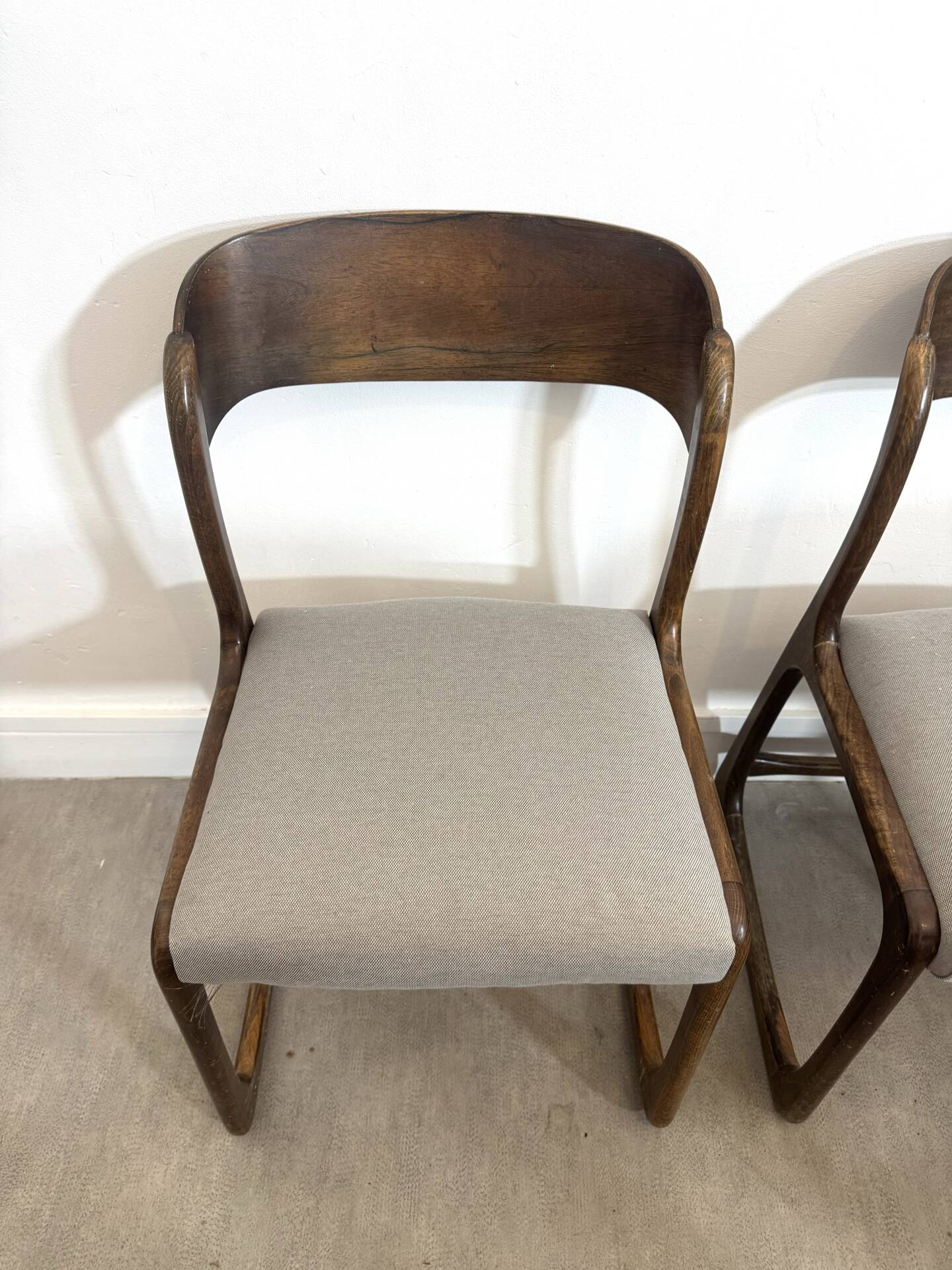 Lot de six chaises « traîneau » Baumann assises restaurées