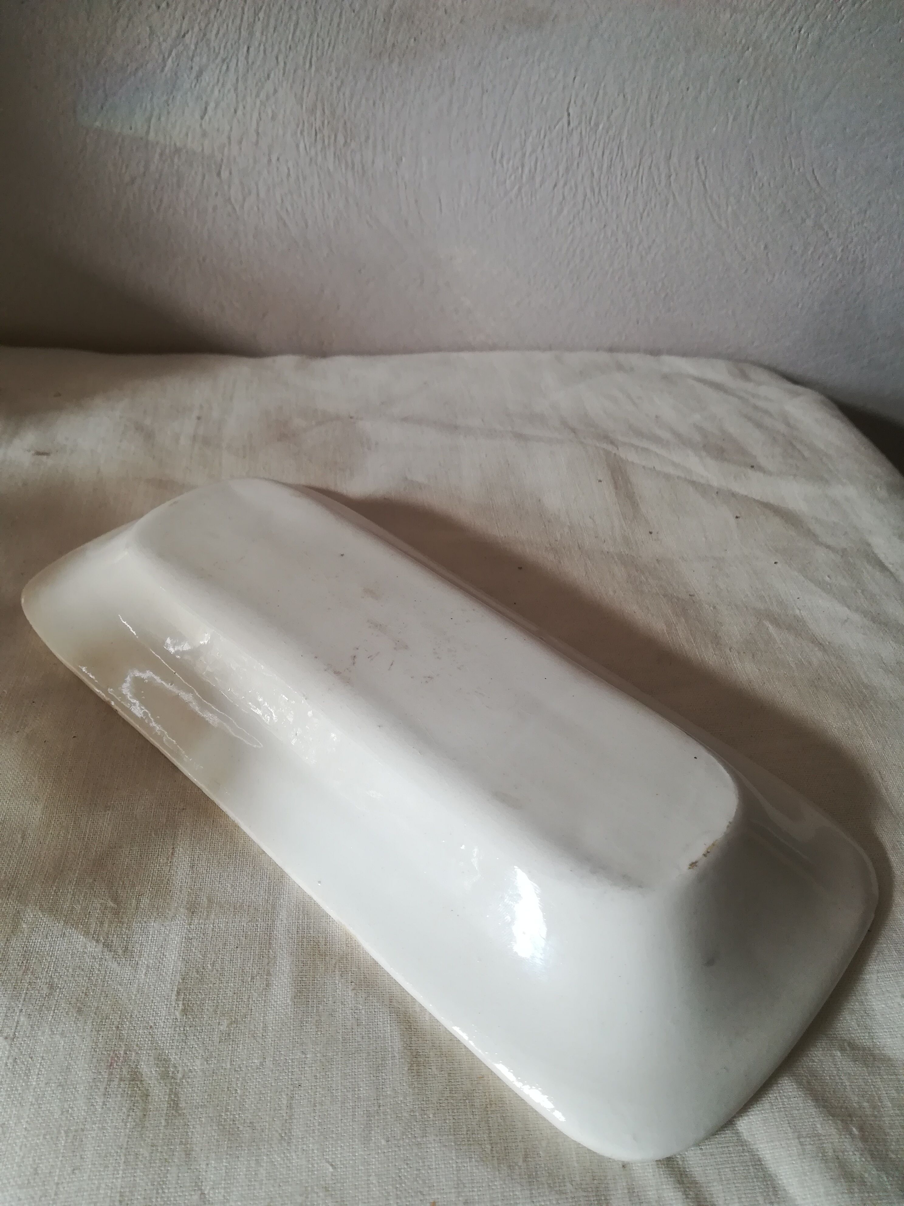 Opaque earthenware soap