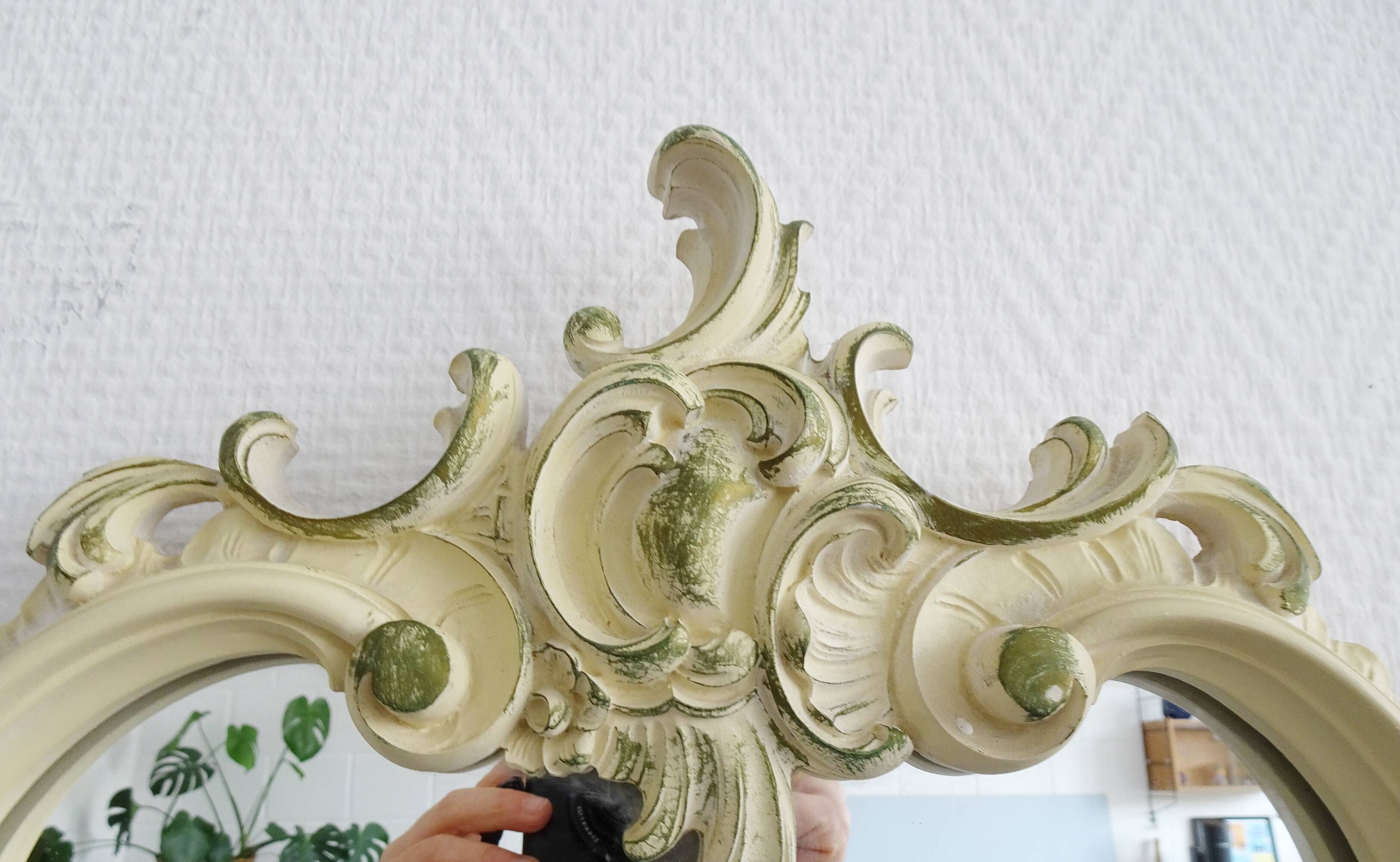 Florentine mirror in baroque style patinated in white and green