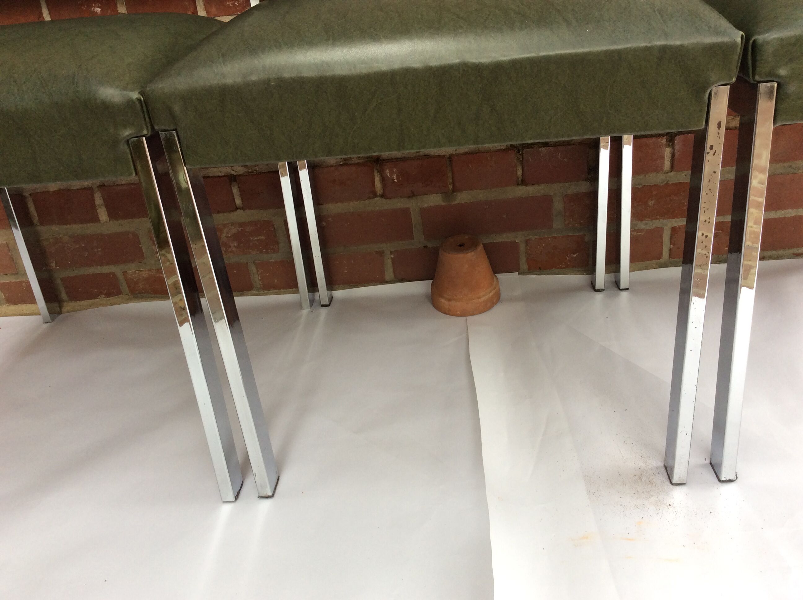 3 vintage chairs in Skai