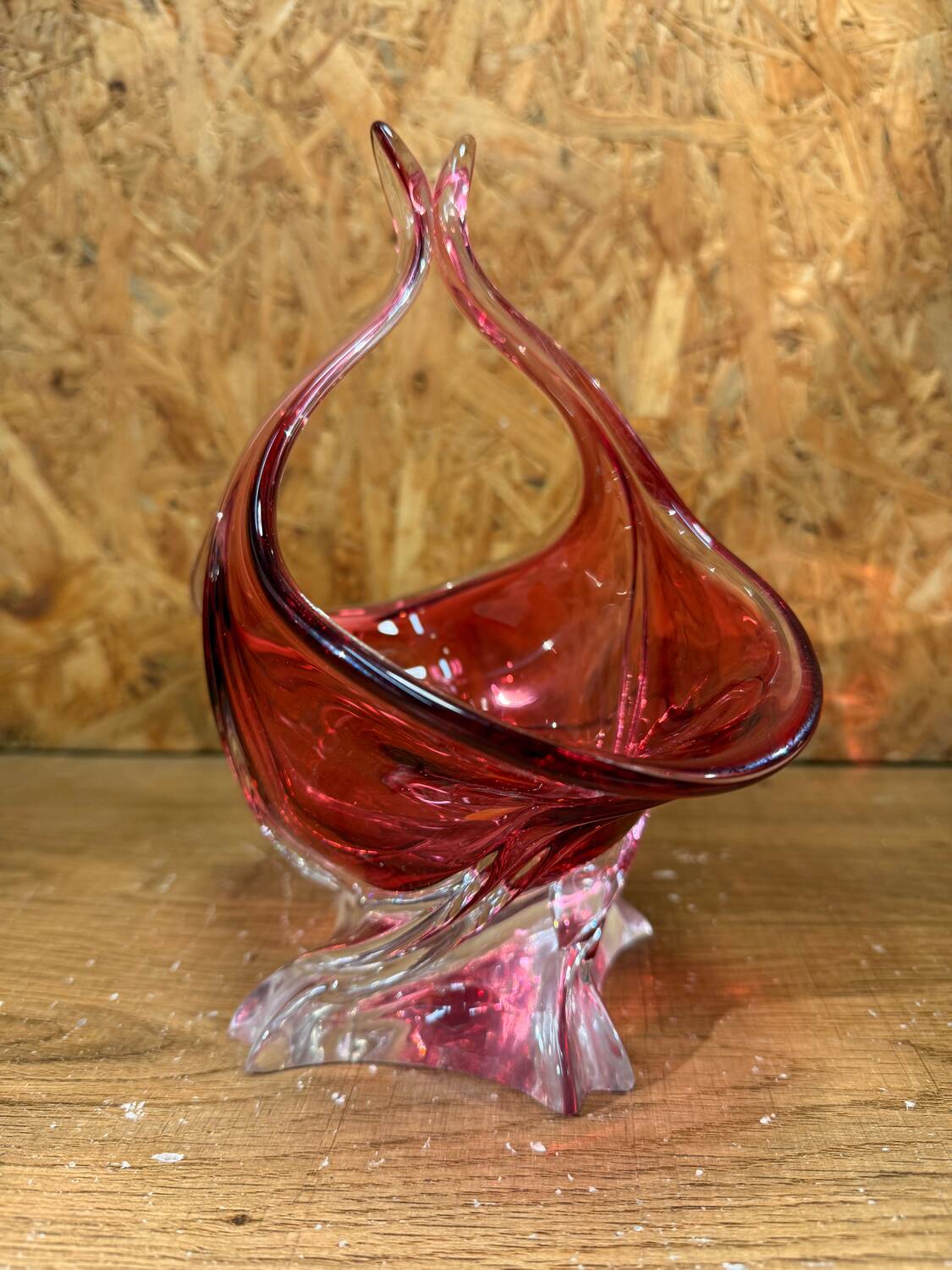 Red glass vintage design vide poche Rubín Glass original label