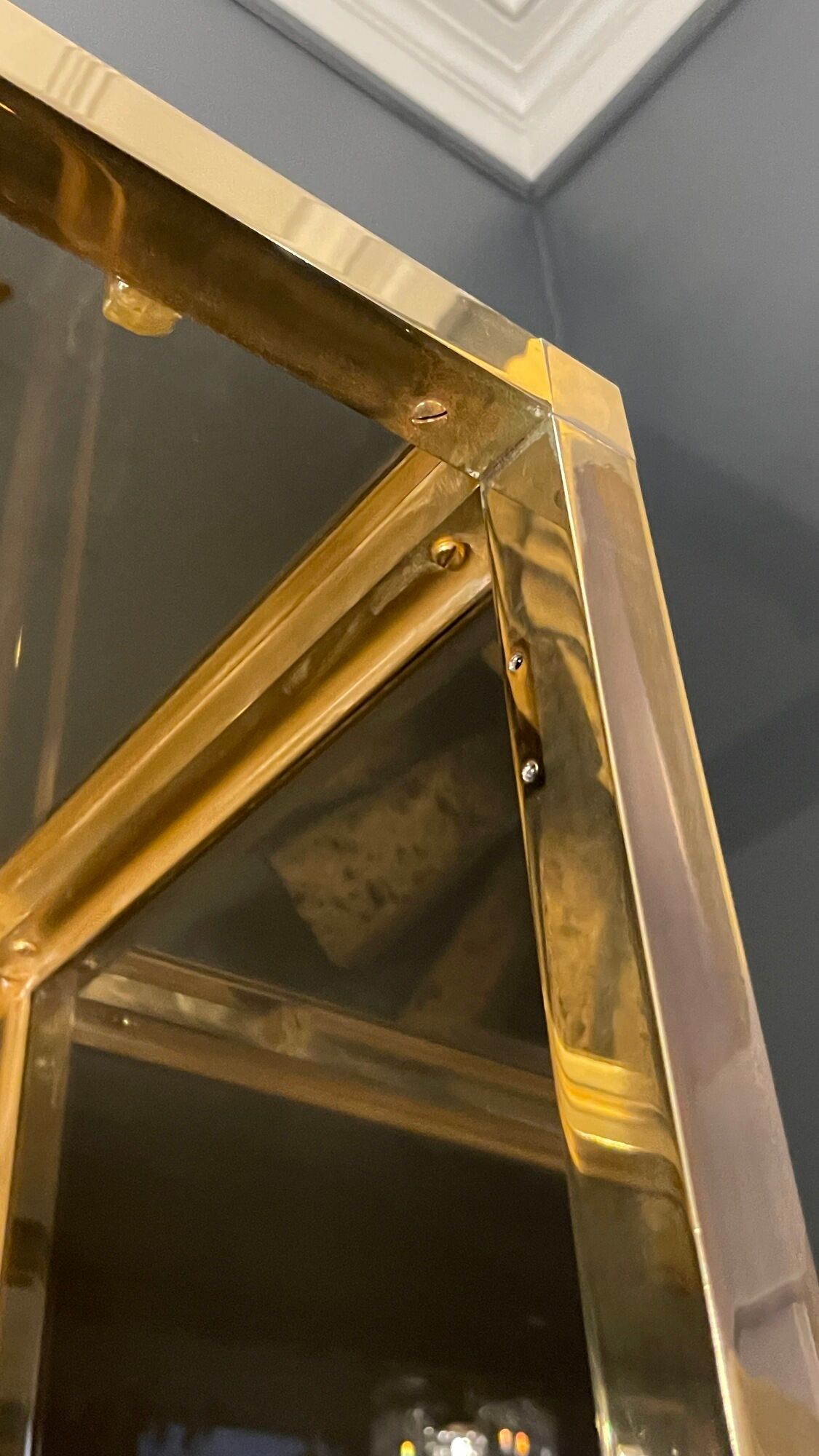 Hollywood Regency style bookcase shelf, gilded brass and black lacquered wood, 1970