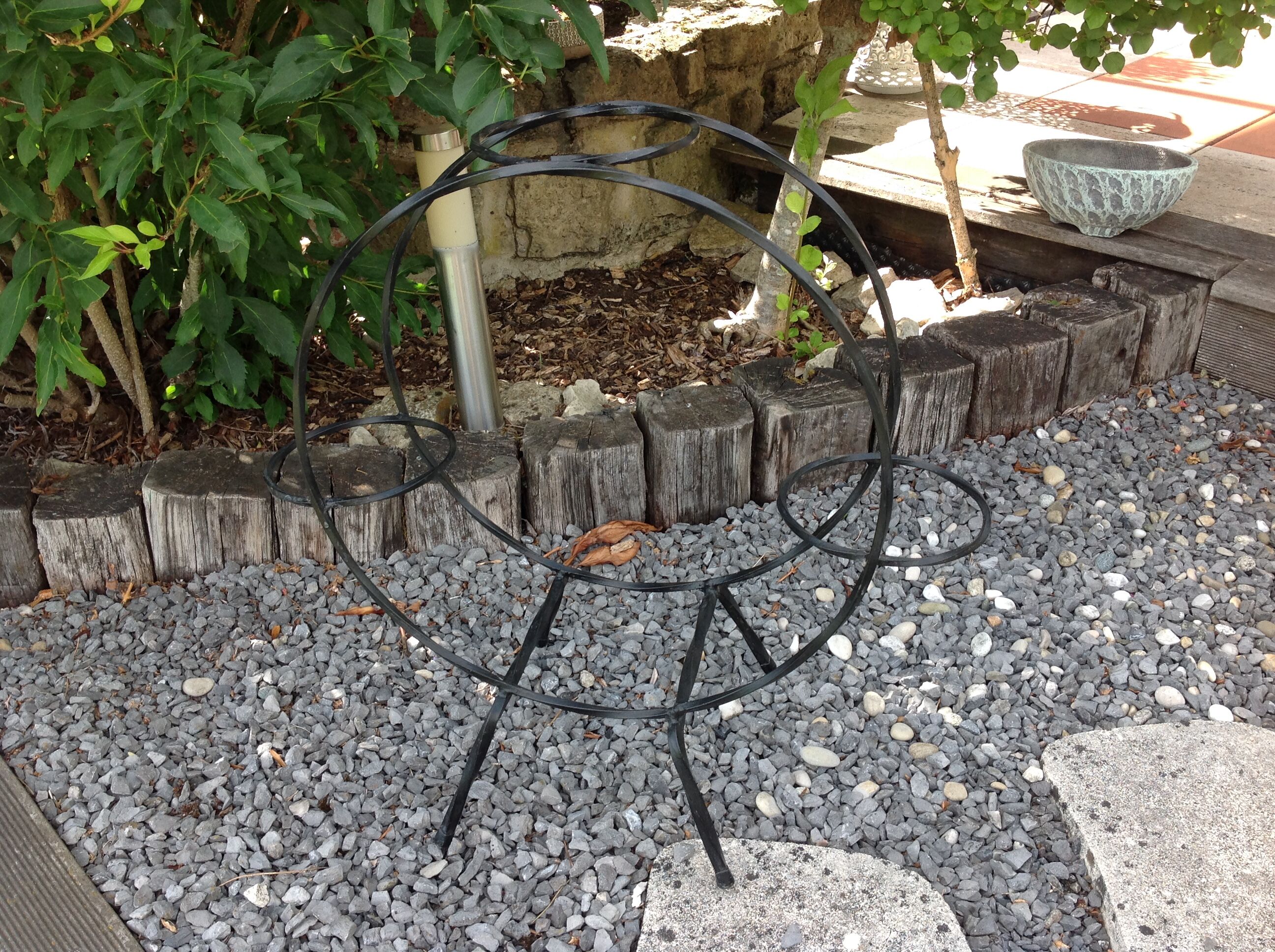 Black wrought iron plant holder 60