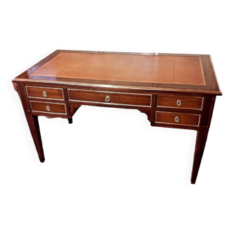 Bureau plat de style Louis XVI en acajou et filet de laiton