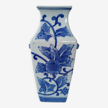 Vase asiatique forme balustre décor floral anse tête de Lion