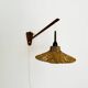 Lampe murale en teck et raffia ajustable