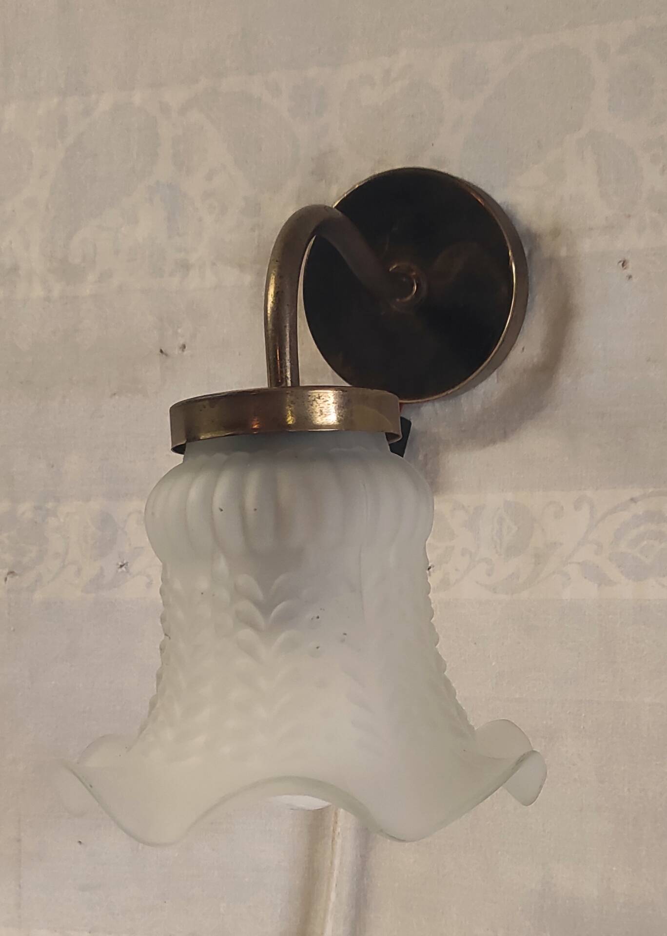 Swan neck wall lights in brass and glass - mid 20th century.