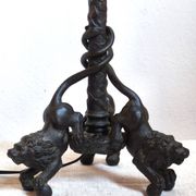 Vintage table lamp in patinated bronze with lion decor, 1950s.