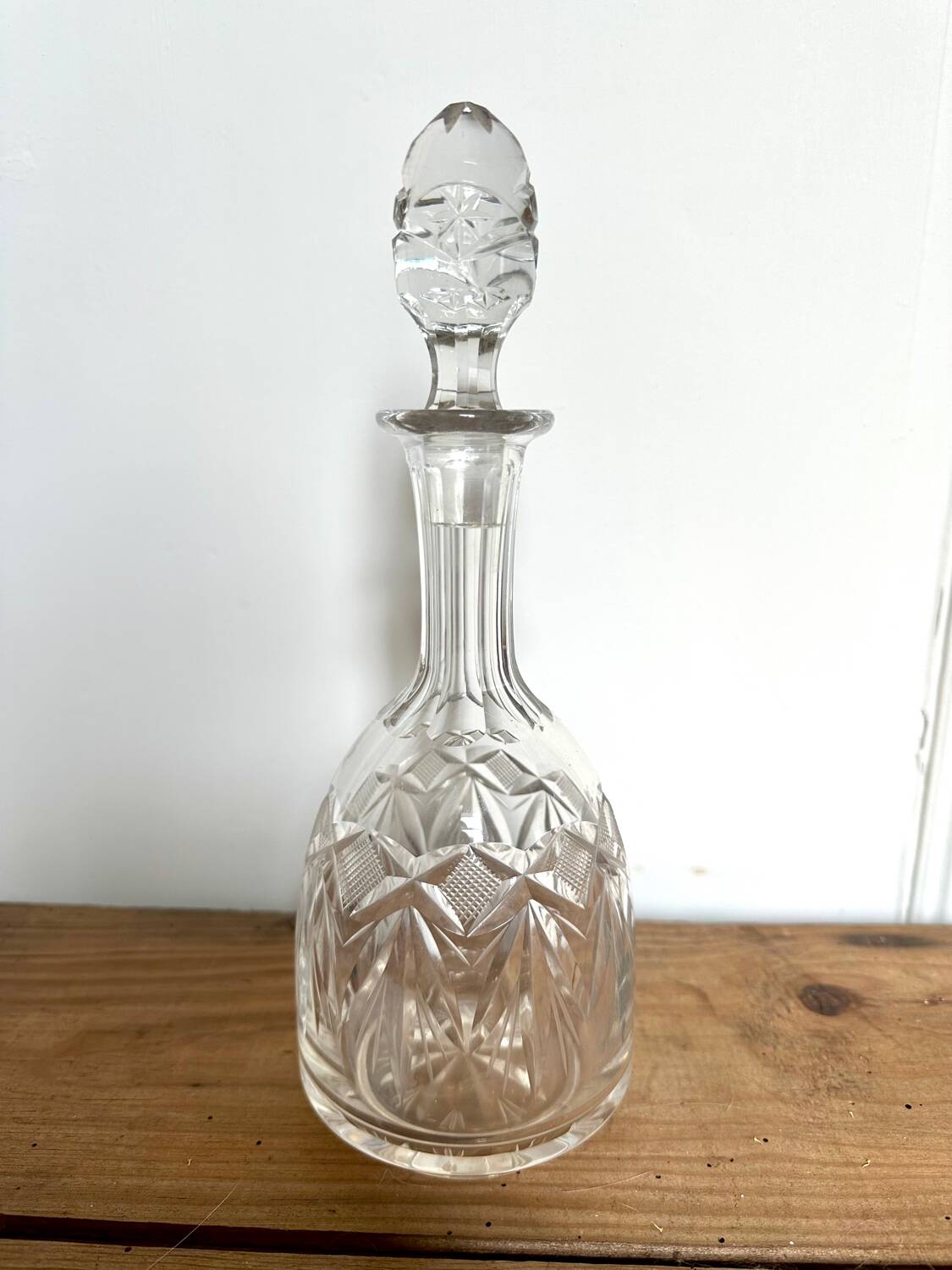 Small carafe and its chiseled glass stopper