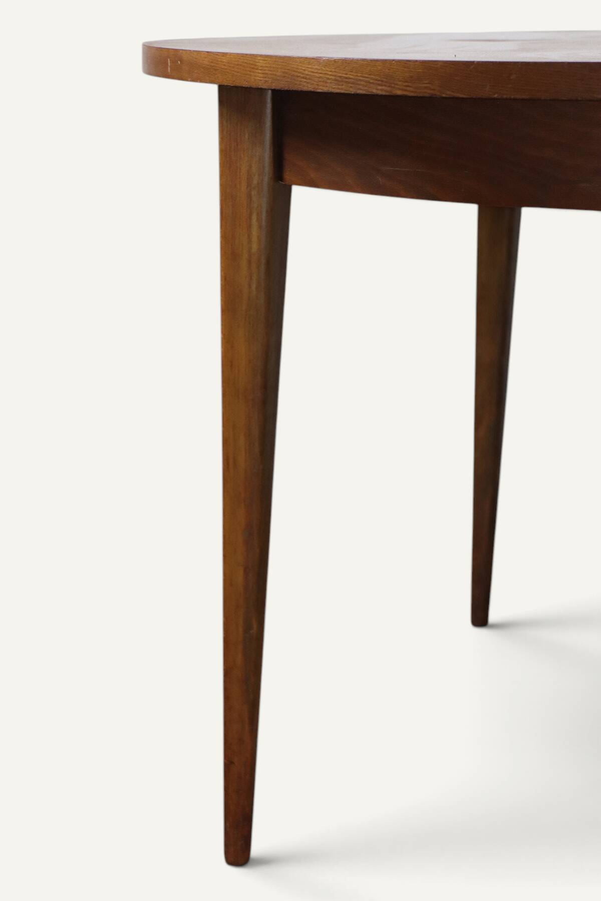 Round extendable dining table in teak – 1960s