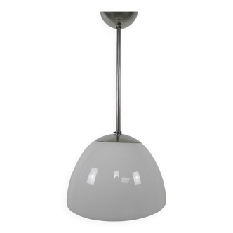Lampe d'école ancienne avec une grande boule en verre opale, années 1930