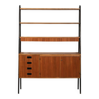 Bibliothèque scandinave avec cadre en V inversé laqué noir.