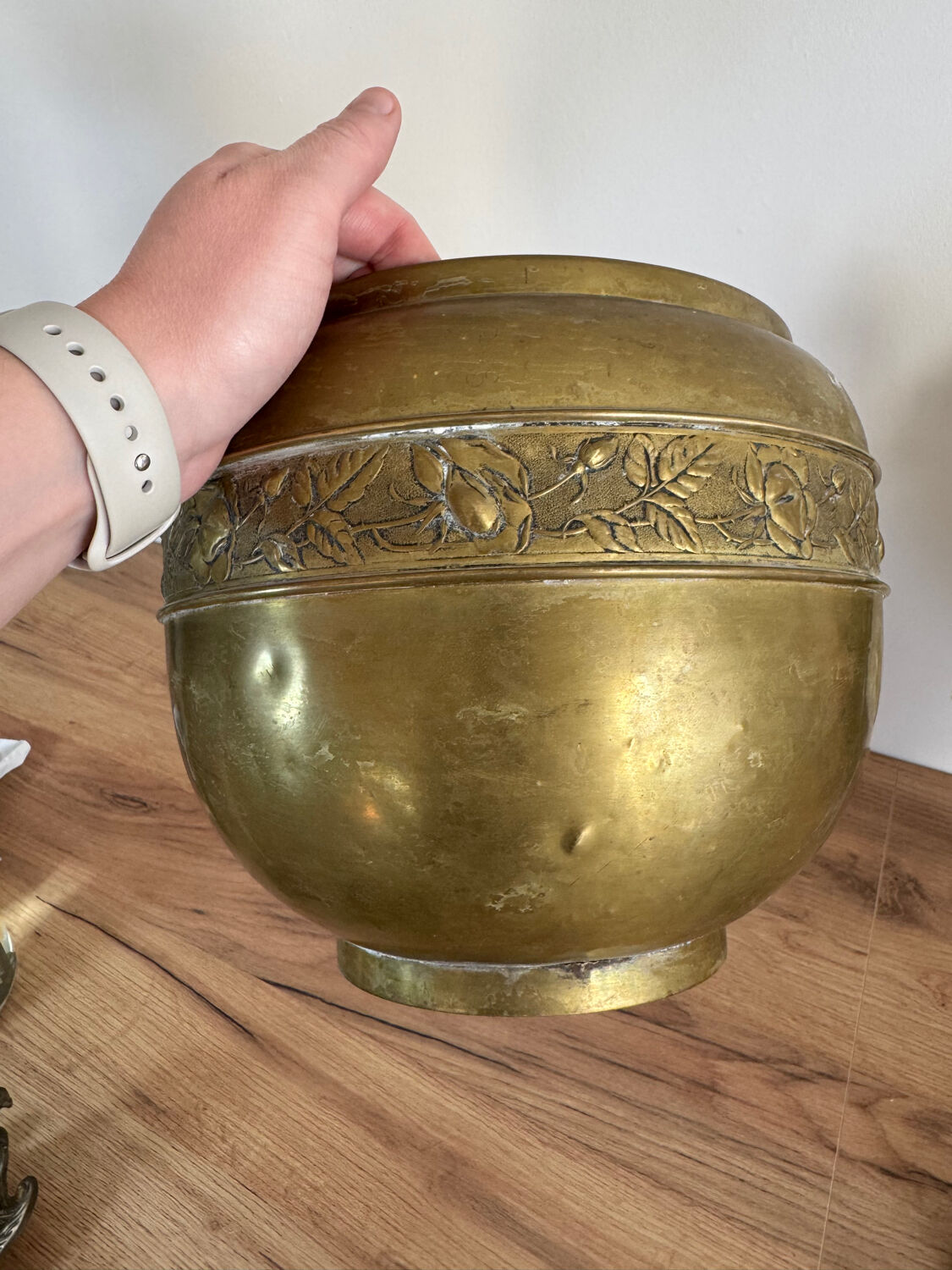 Lot of two vintage plant pots.