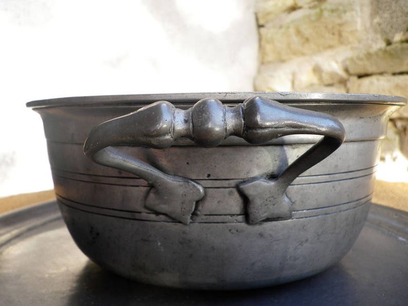 Soup bowl and its tin tray