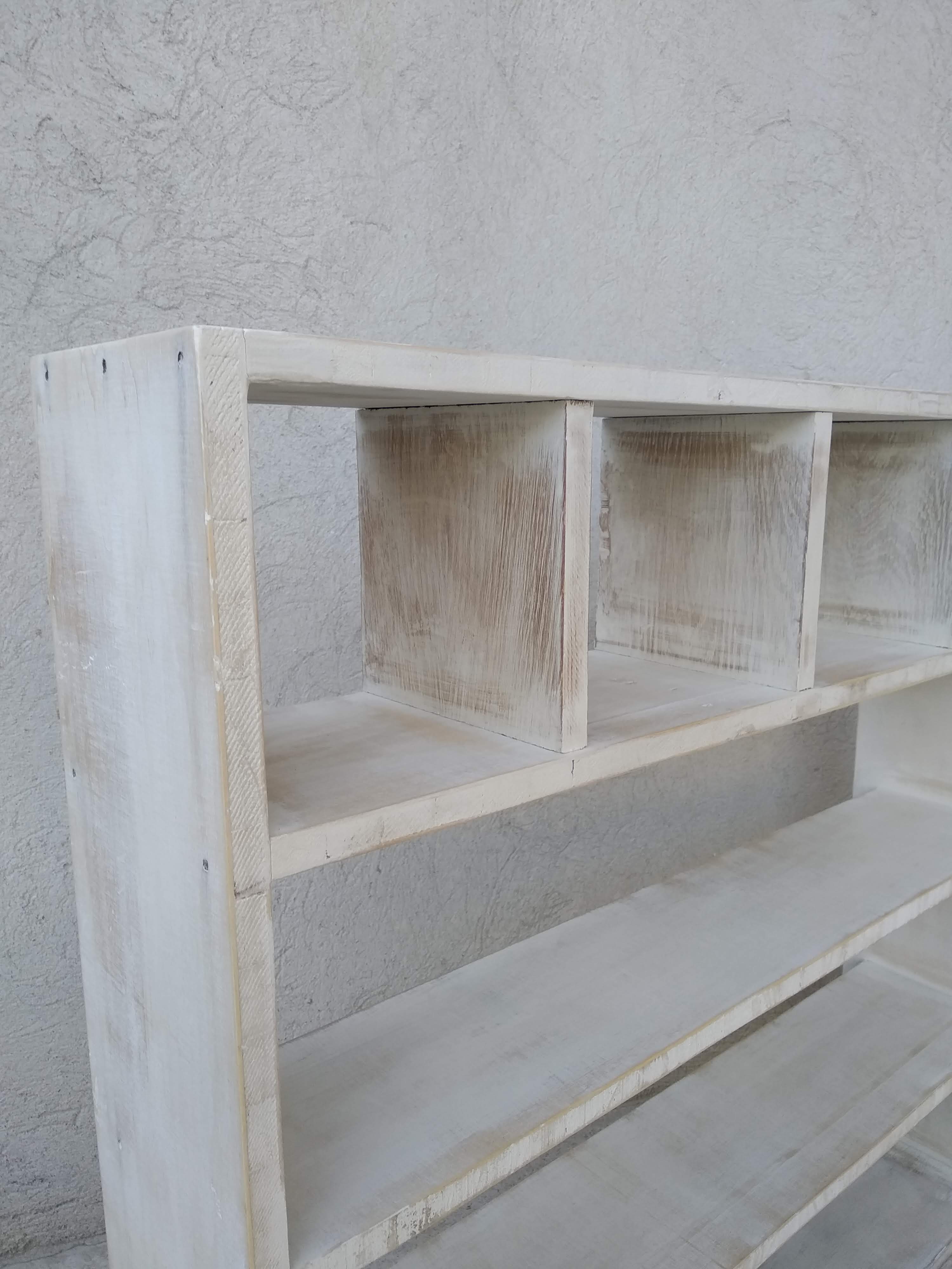 Workshop furniture with patinated lockers