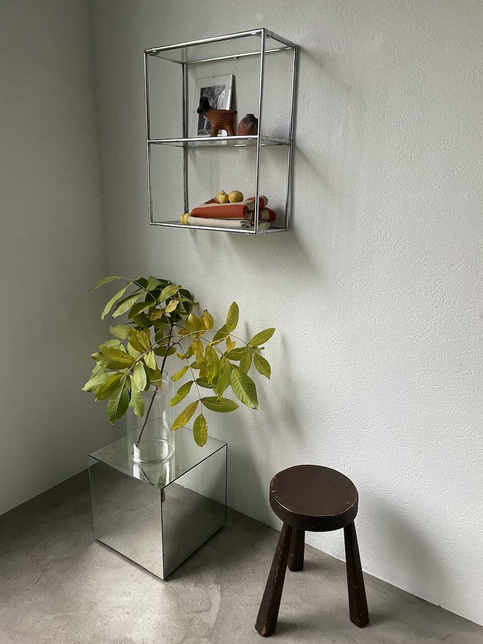 Abstracta Poul Cadovious wall shelf
