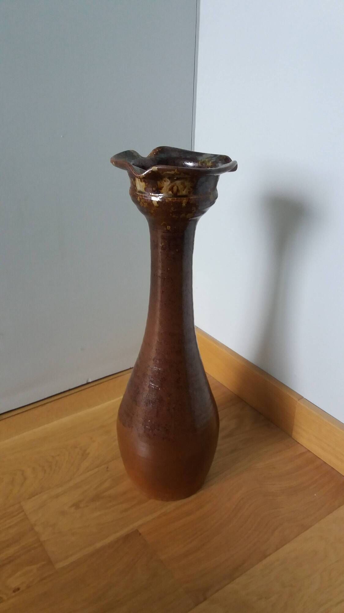 XXL brutalist ceramic floor-standing ashtray in the shape of a keel, stoneware.