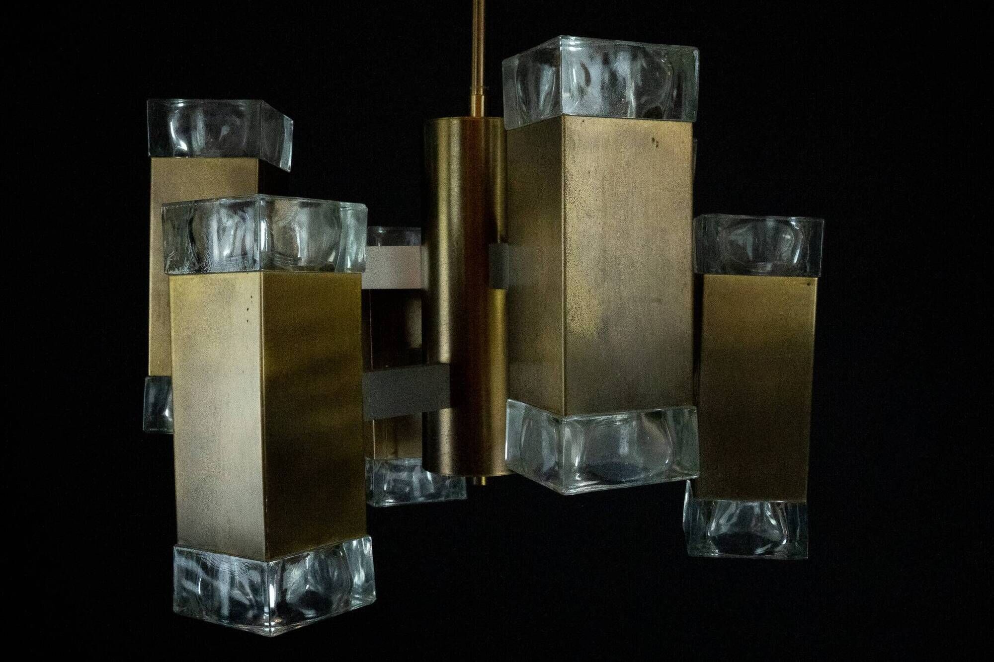 Italian glass and brass 12 lights chandelier produced by Sciolari in the 70