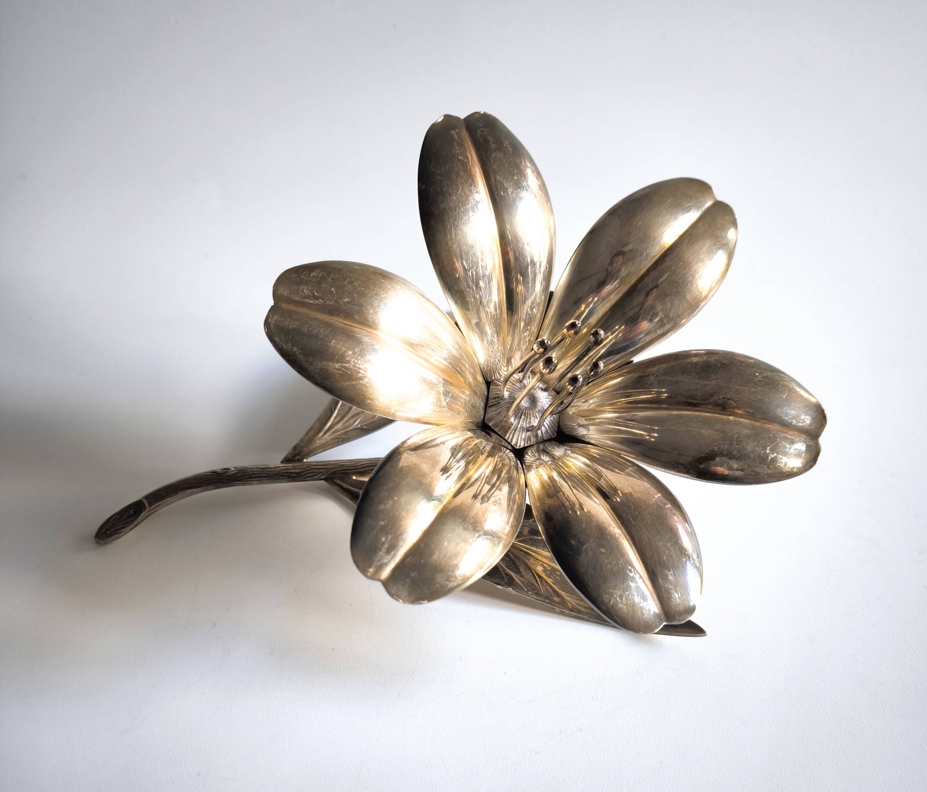 Cendrier en métal en forme de fleur Plame 1960