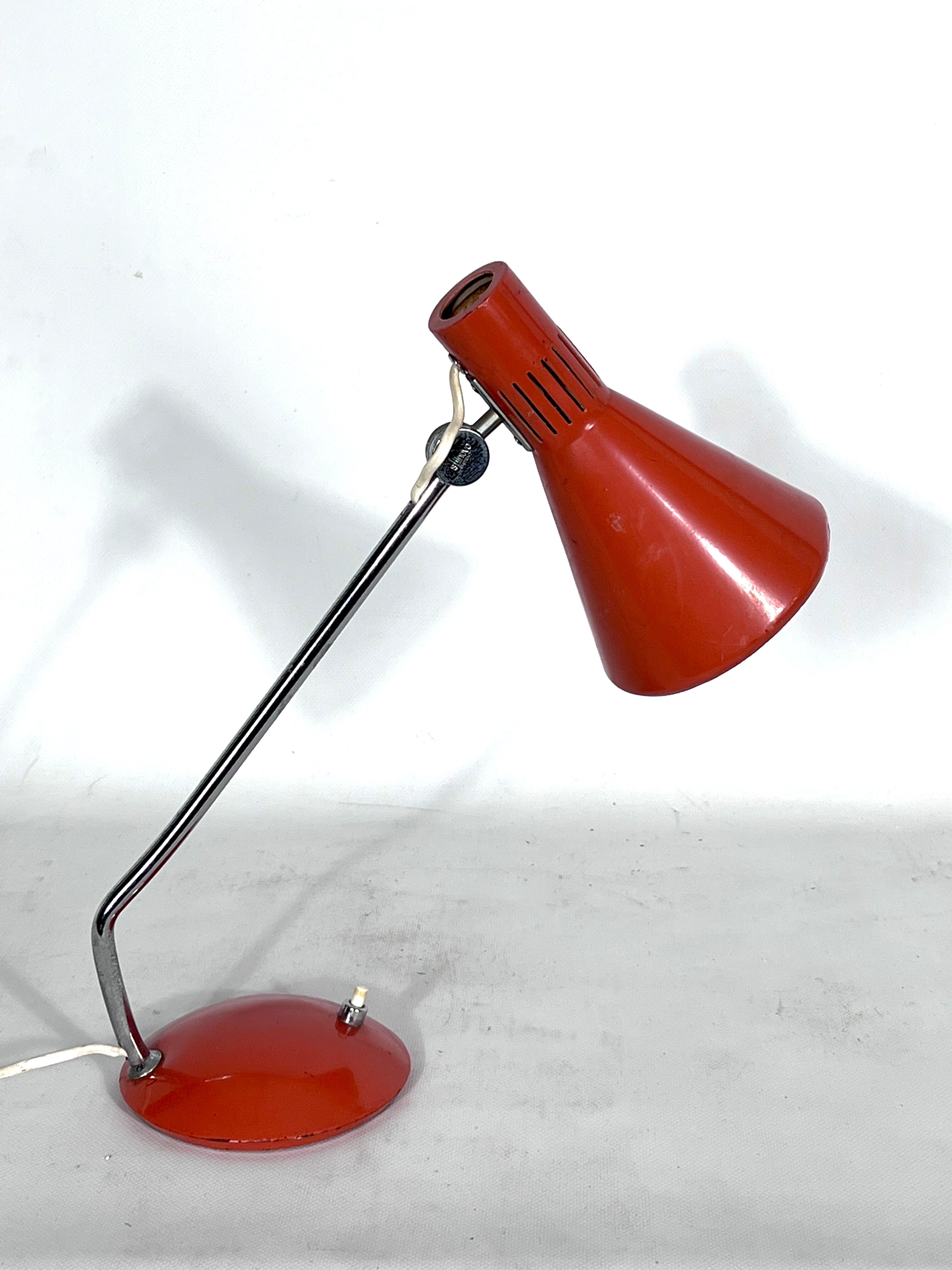 Stilnovo Milano, salmon orange table lamp from the 60s, signed