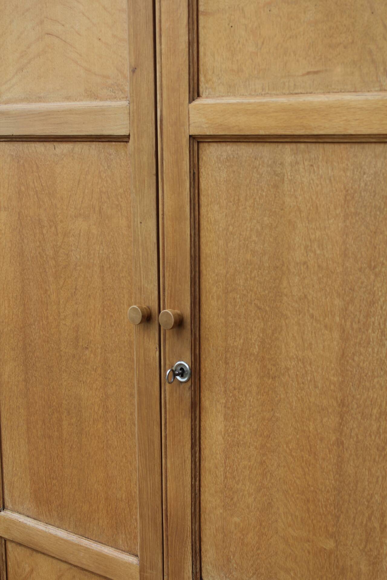 Armoire parisienne 