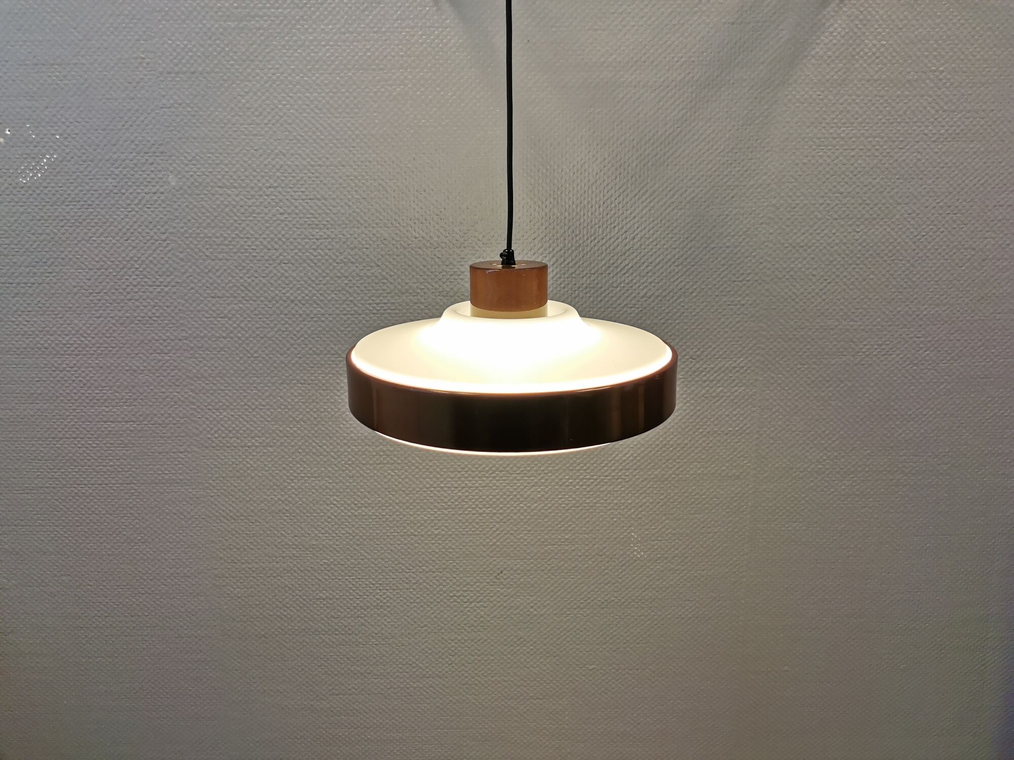 Danish space age hanging lamp, from the 80s, made of lacquered aluminum and acrylic plastic
