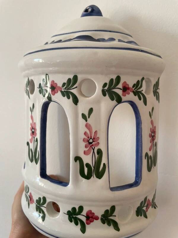 Lanterne murale vintage en céramique fleuri