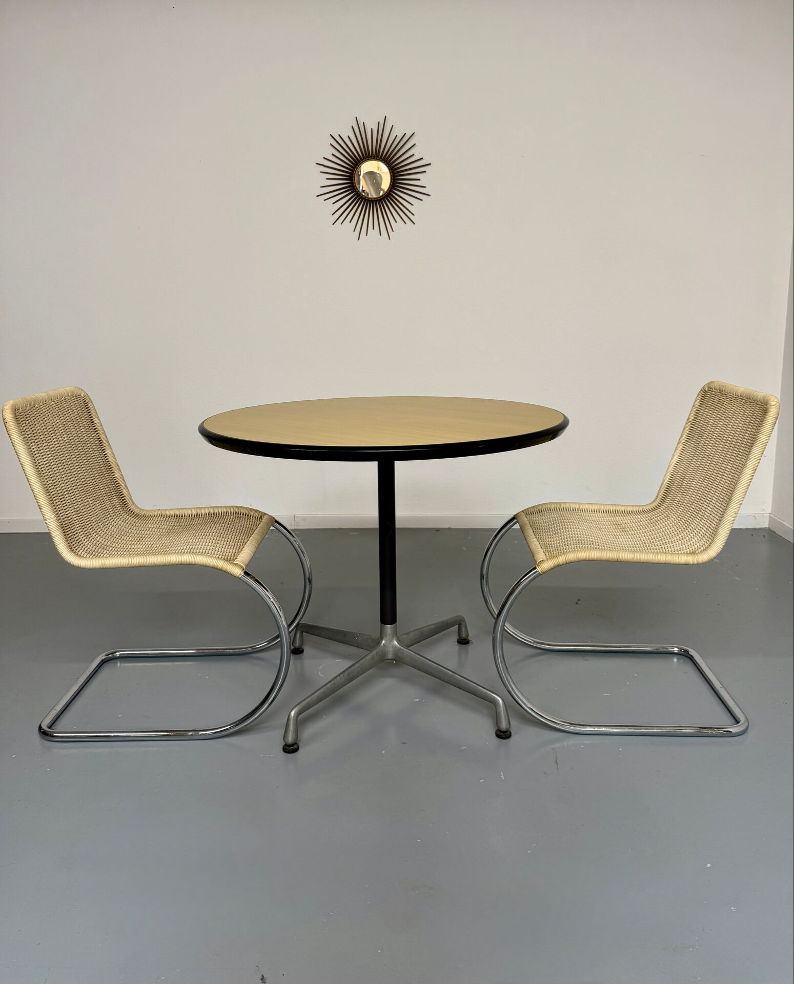 Eames Contract round table for Herman Miller, 1960s.