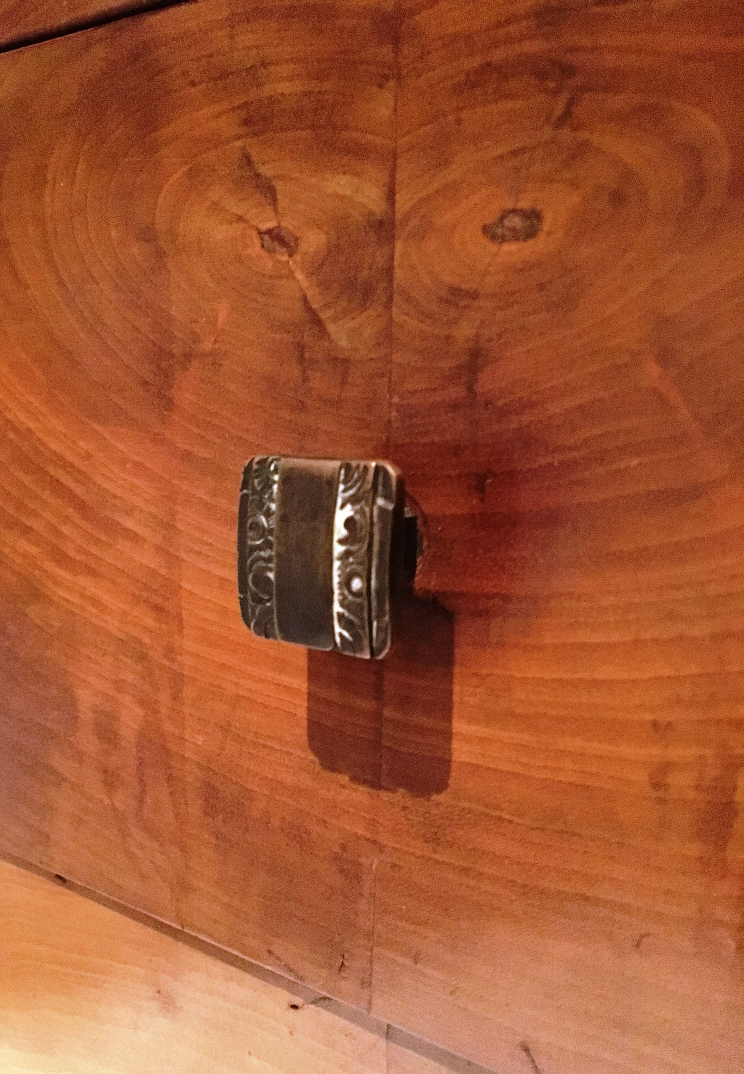 Chest of drawers in walnut