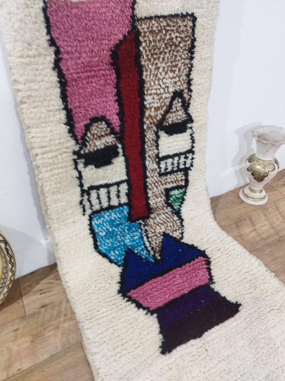 Handcrafted moroccan berber rug 172 x 65 cm