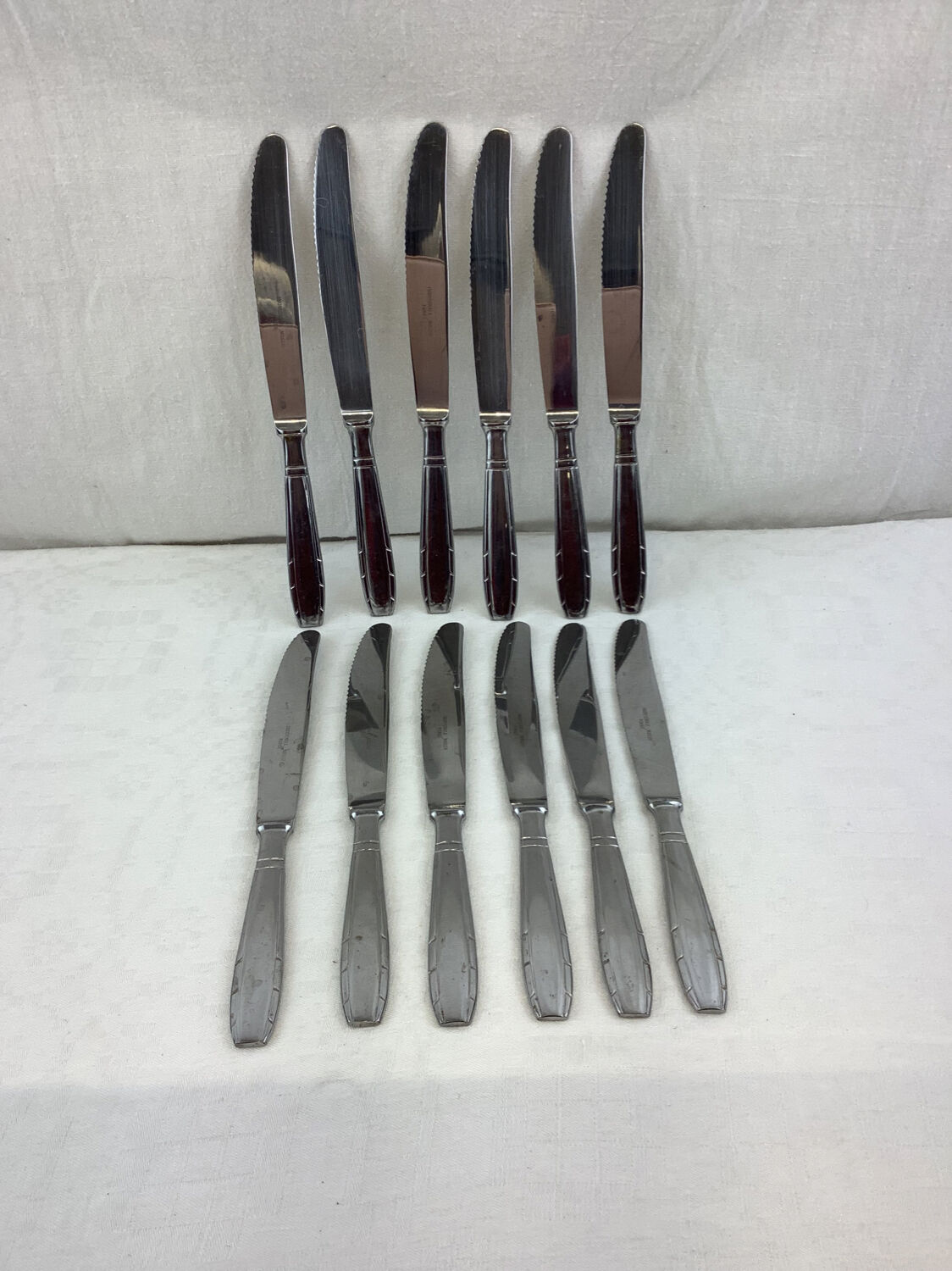 12 serrated table knives