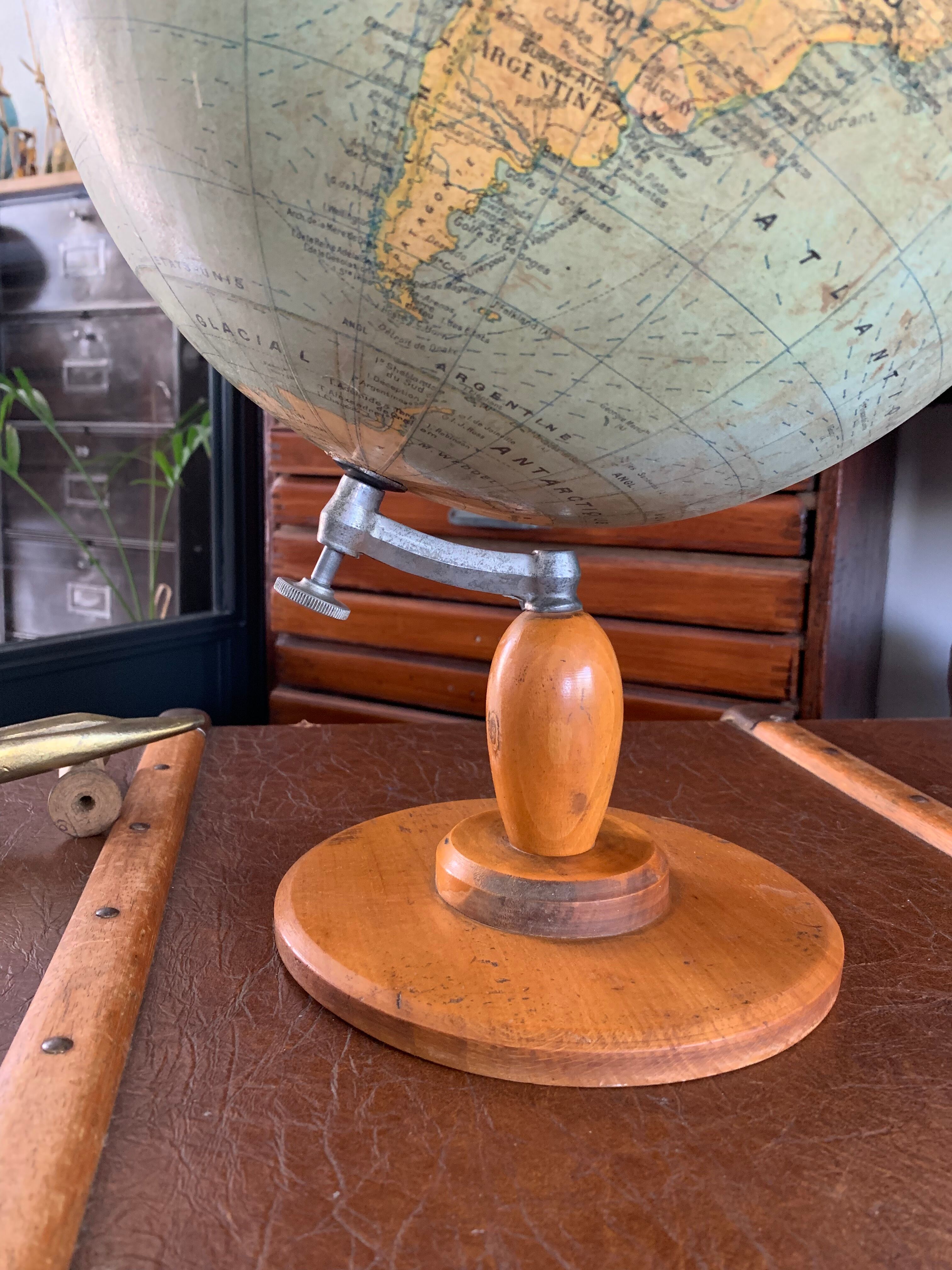 Former world globe Girard Barrère and Thomas vintage