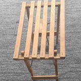 Petit banc pliant en bois