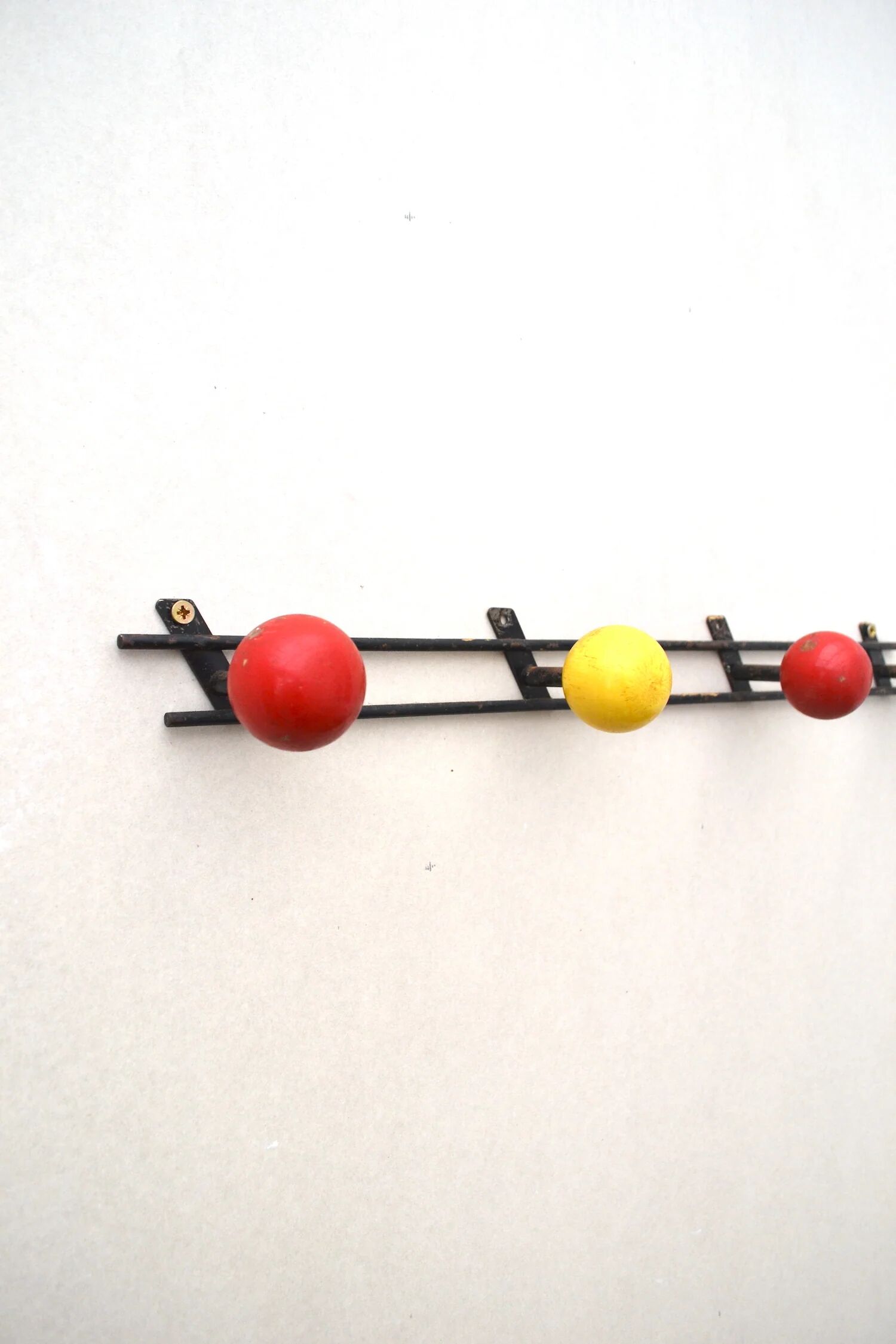 Retro ball wall-mounted coat rack