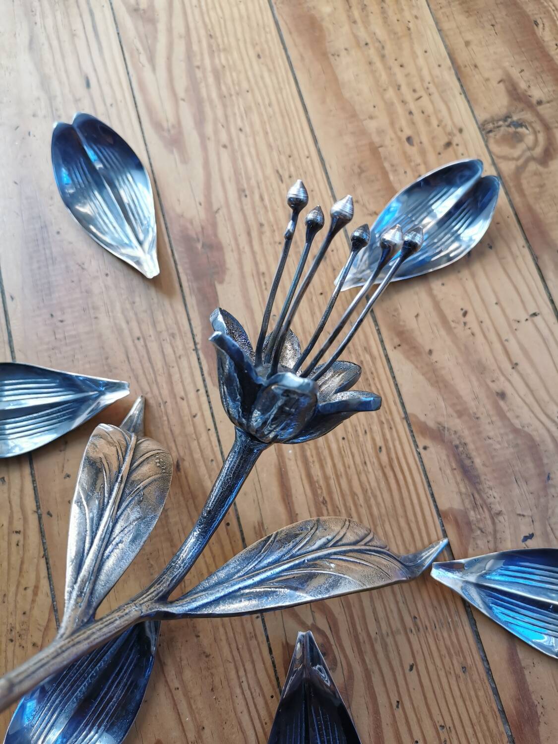 Vintage ashtray flower in silver metal