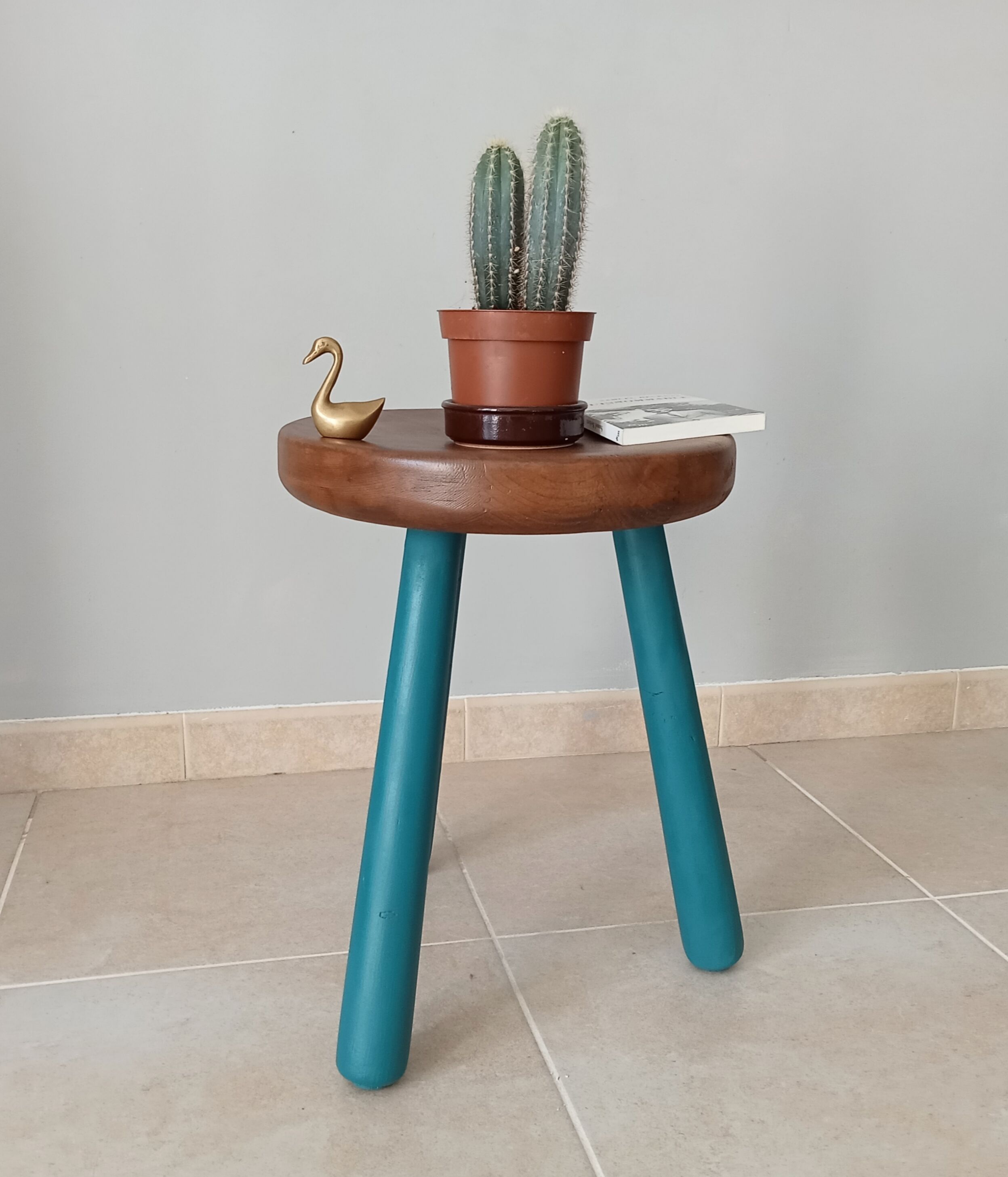 Tripod stool 50s