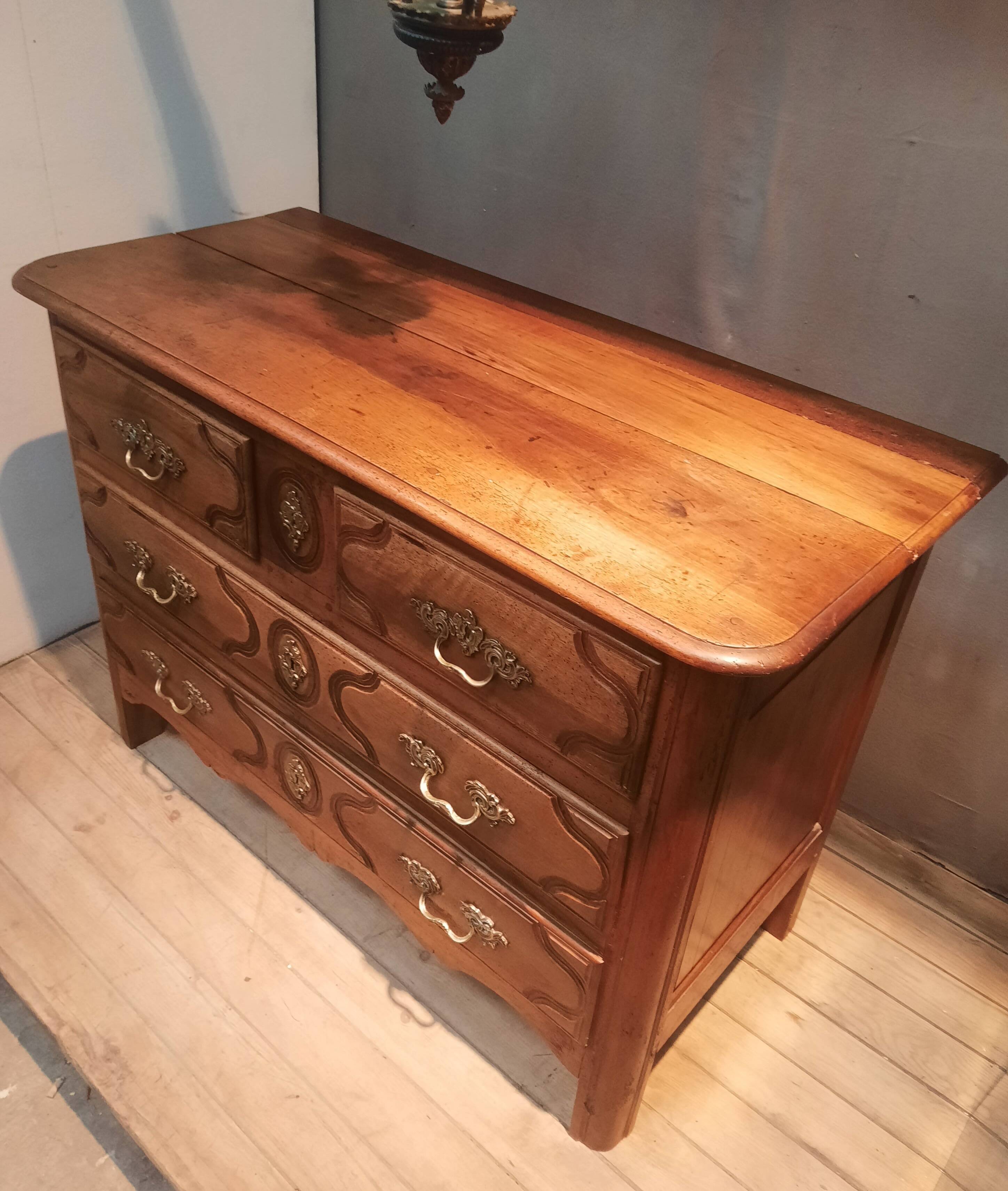 Commode rustique d epoque dix-huitième siècle