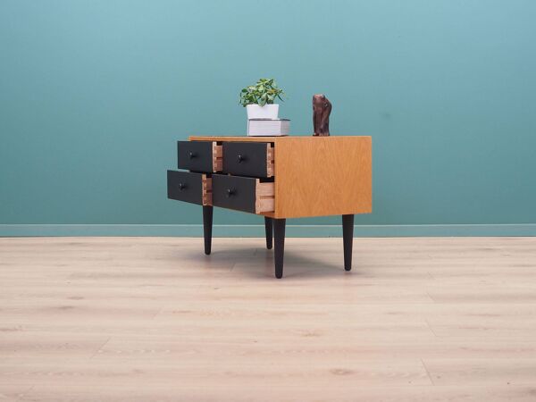 Commode en frêne, design danois, années 70, production : Danemark