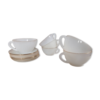 Service of 6 coffee / tea cups iridescent white and gold Arlequin Arcopal collection, 1960
