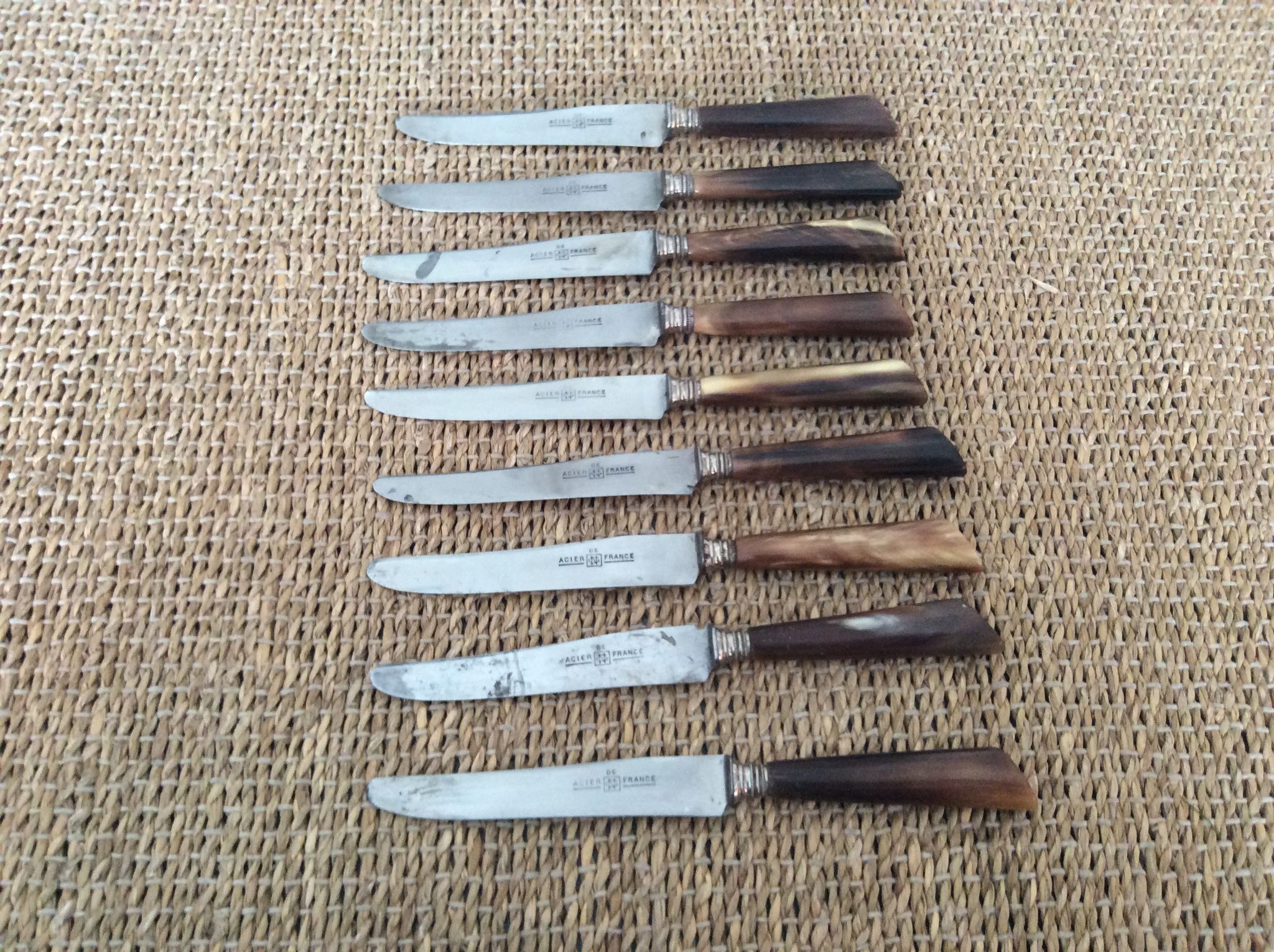 Série de 9  couteaux à fromage
