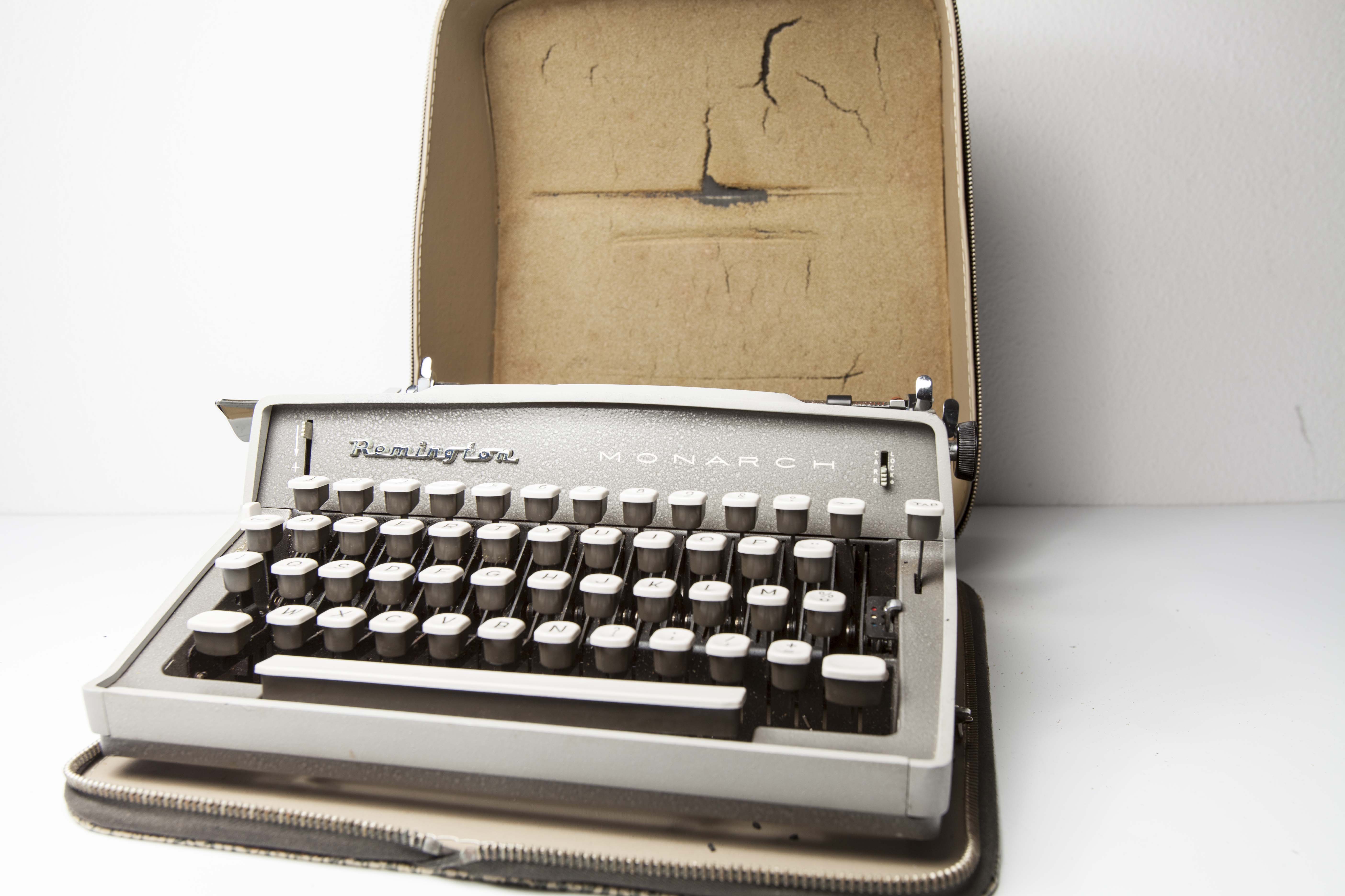 Typewriter Remington Monarch