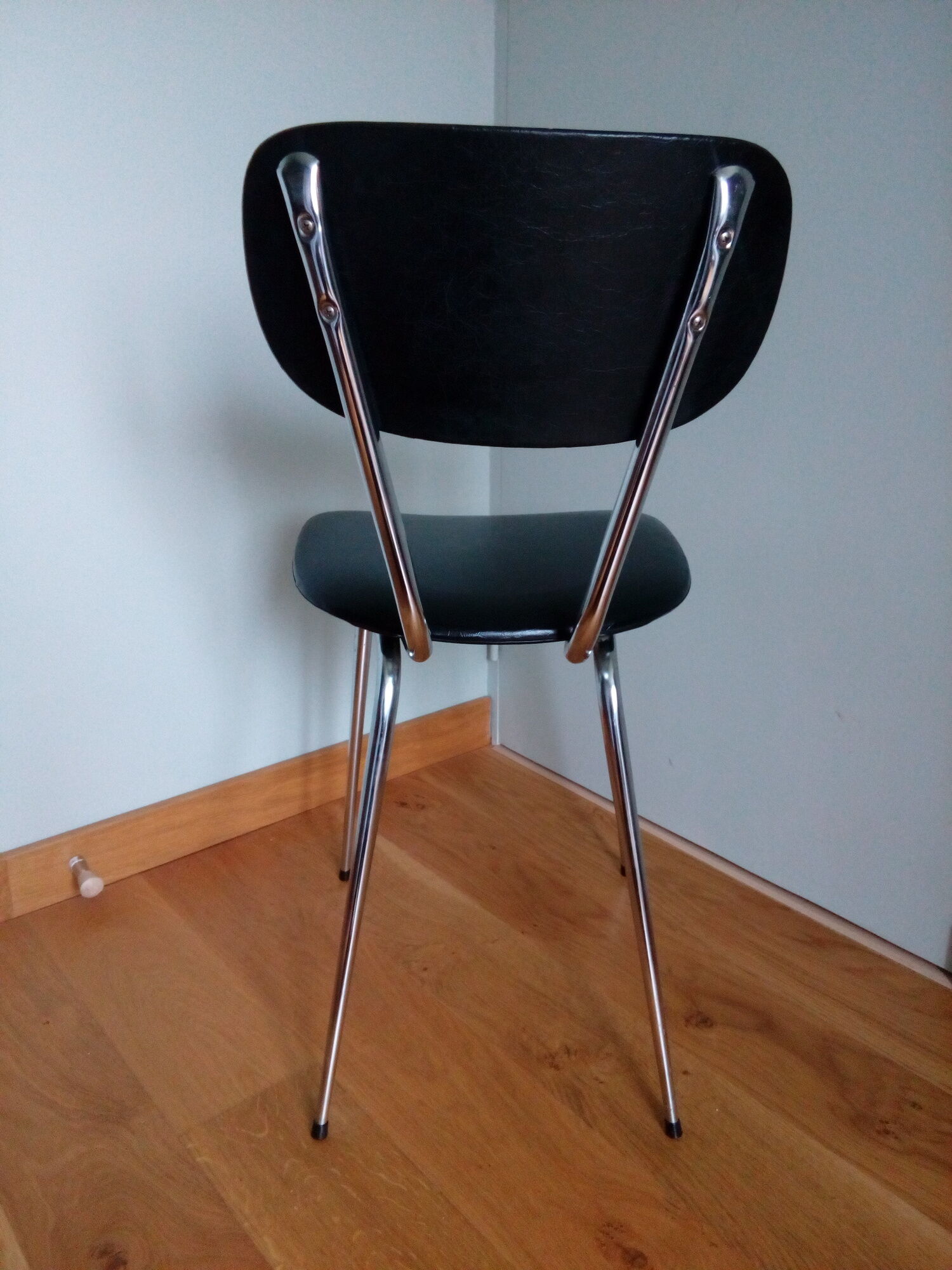 Lafargue Aurillac chrome metal and black skai chair