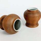 Pair of vintage Chinese vases in porcelain and woven bamboo.