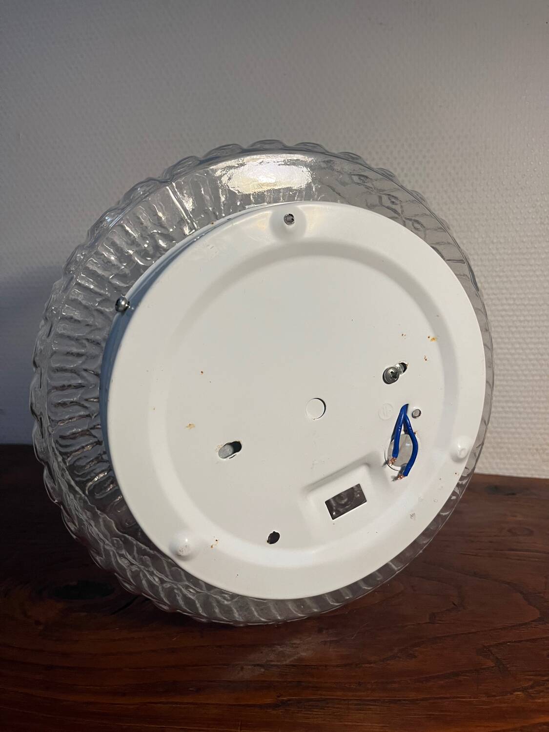 Ceiling light in bubbled chiseled glass with porcelain socket