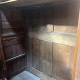 Armoire Louis XV a chapeau de gendarme en merisier massif XVIII siècle