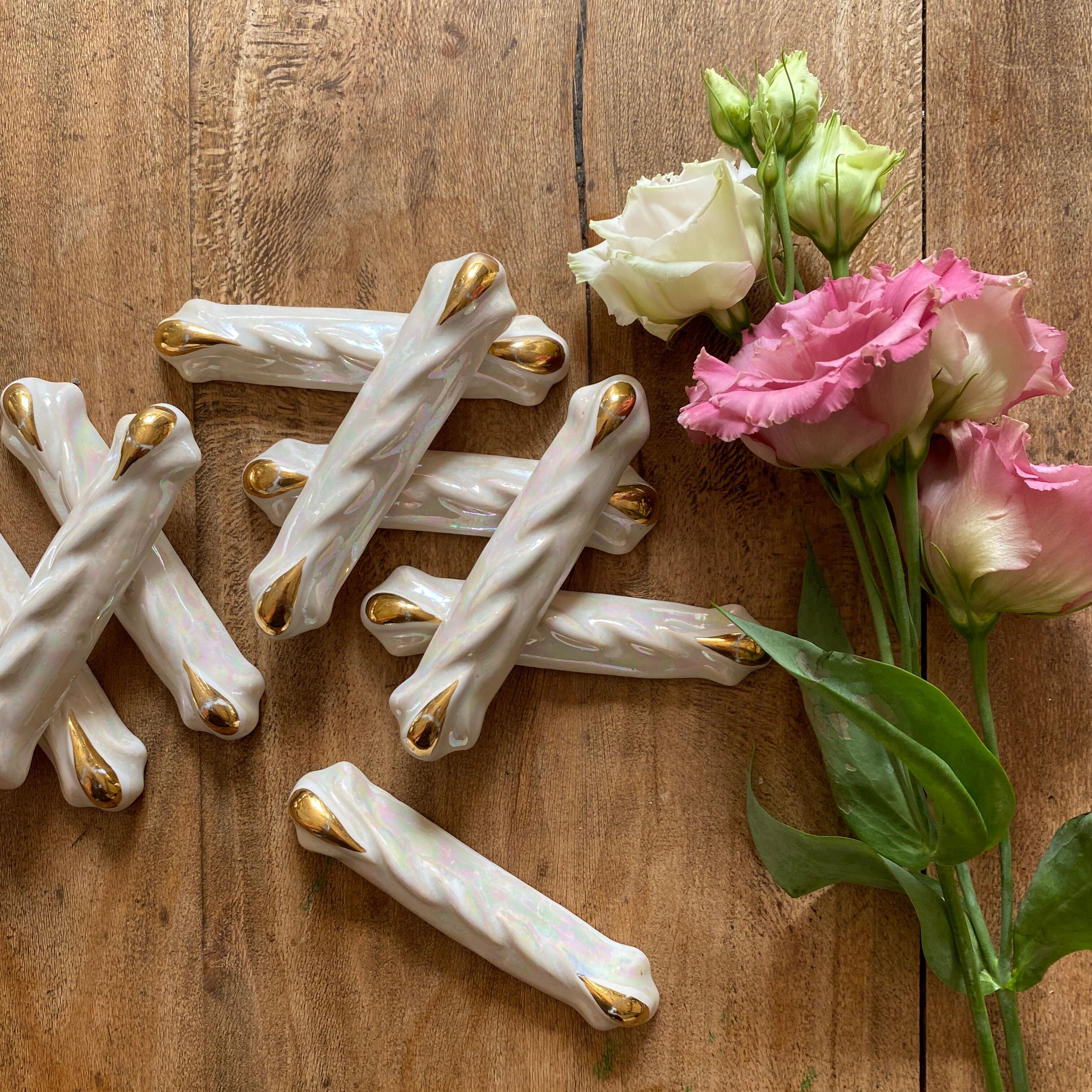 Set of 9 vintage art deco knife holders in pearly and gold ceramic