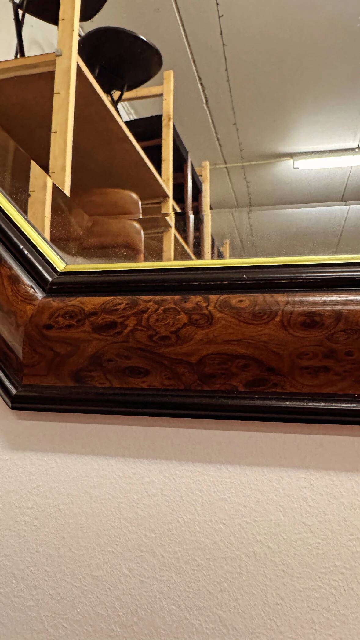 Miroir vintage hexagonal avec cadre en ronce de bois