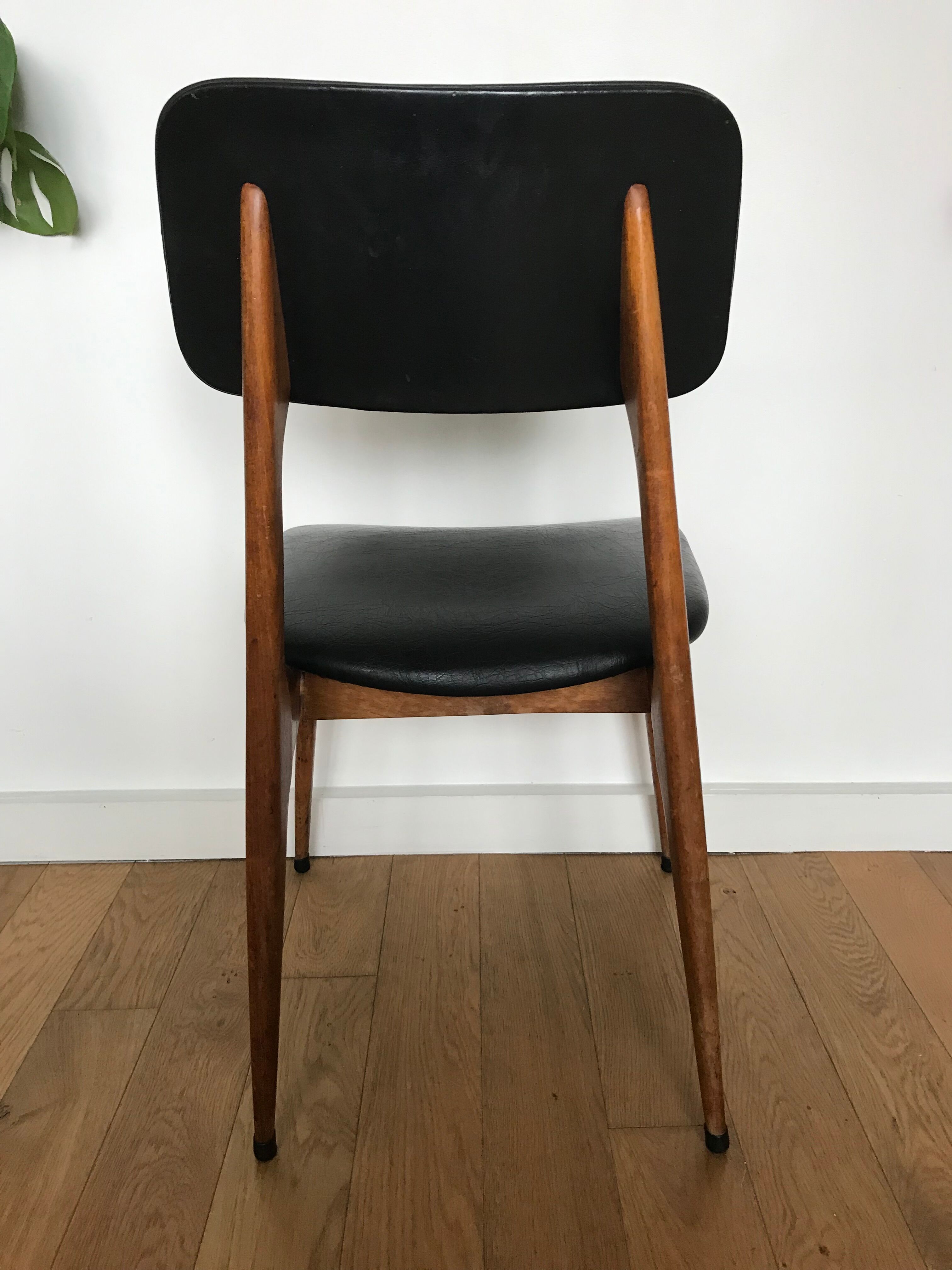 Chair in wood and leatherette
